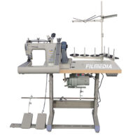Machine à coudre à trois aiguilles à l’aide du bras