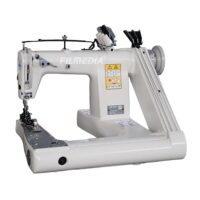Machine à coudre à trois aiguilles à l’aide du bras